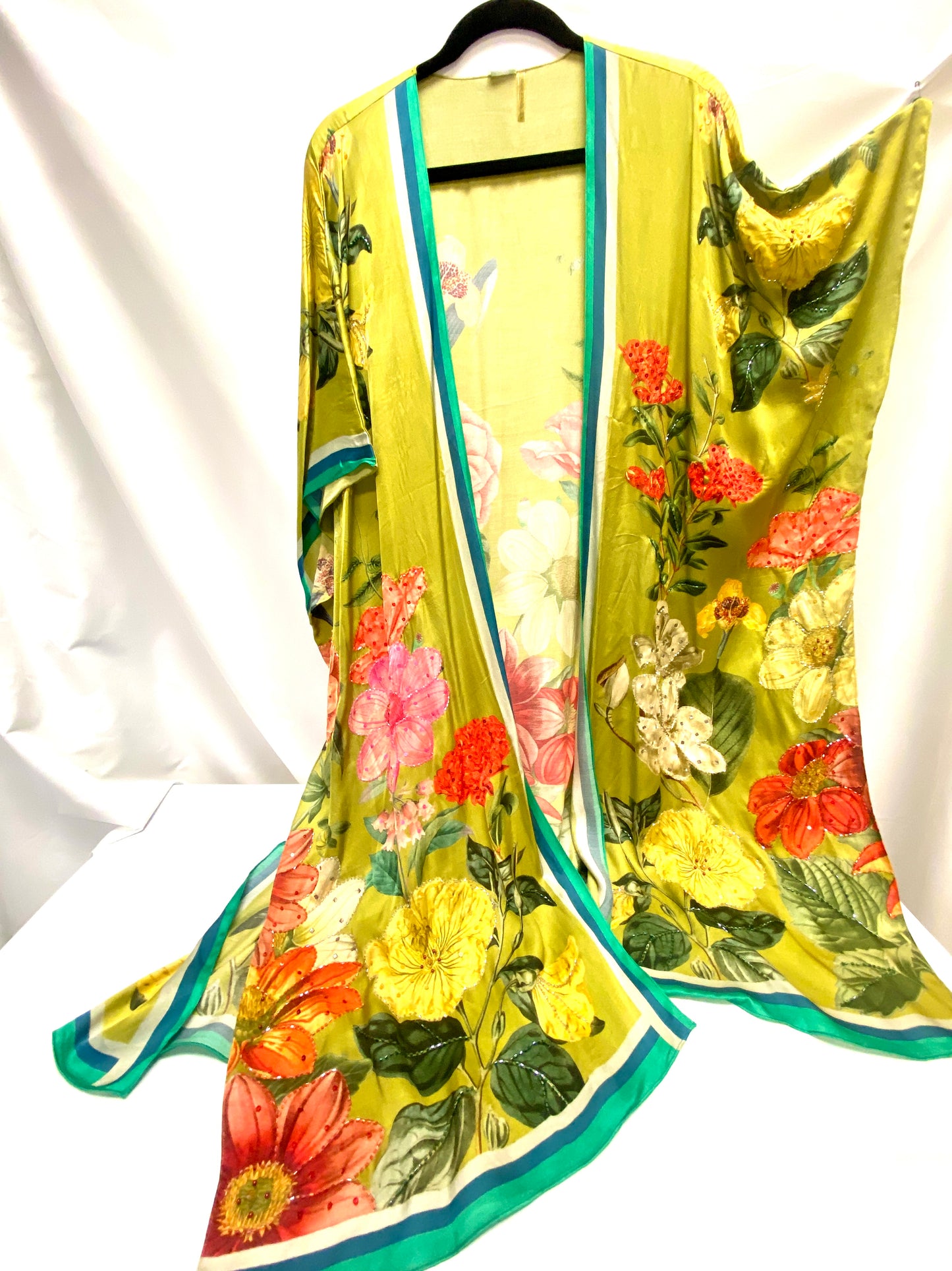 Floral Green Eyes Kimono